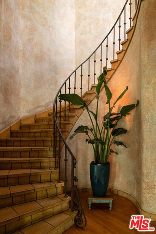 2707 Hermosita Drive, Glendale, CA 91208