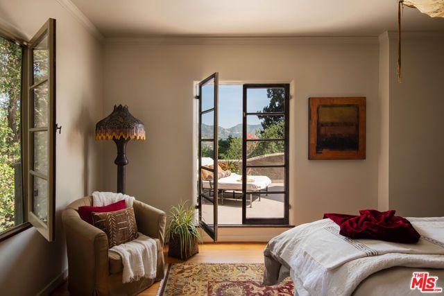 2707 Hermosita Drive, Glendale, CA 91208