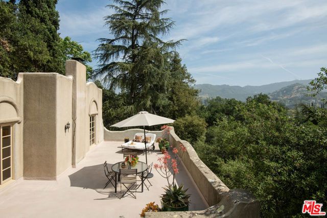 2707 Hermosita Drive, Glendale, CA 91208