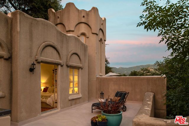 2707 Hermosita Drive, Glendale, CA 91208