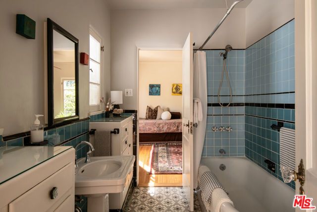 2707 Hermosita Drive, Glendale, CA 91208