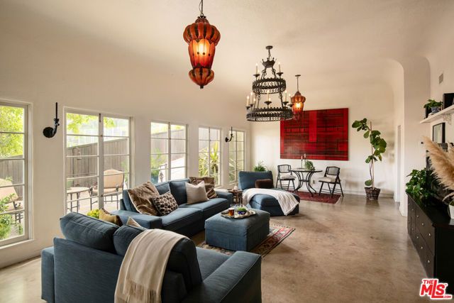 2707 Hermosita Drive, Glendale, CA 91208