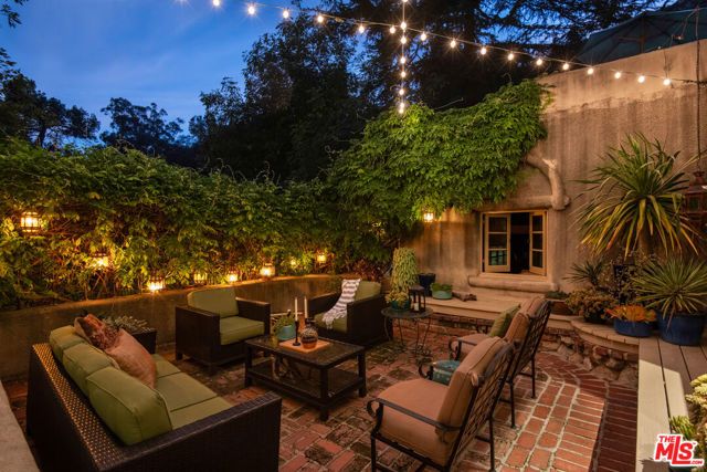 2707 Hermosita Drive, Glendale, CA 91208