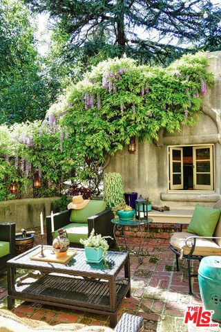 2707 Hermosita Drive, Glendale, CA 91208