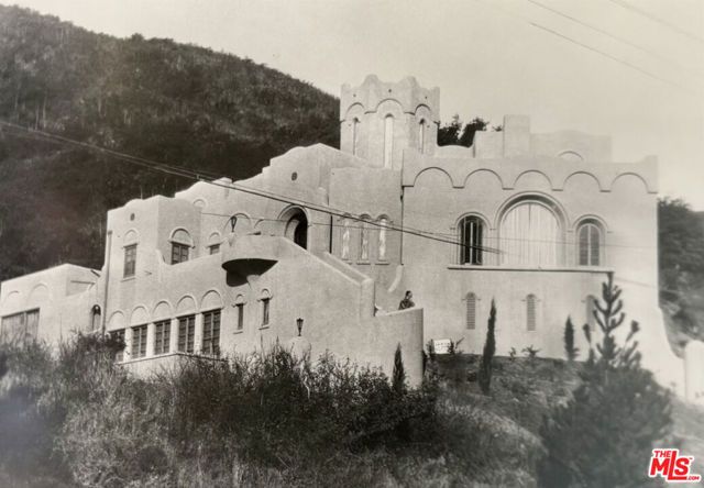 2707 Hermosita Drive, Glendale, CA 91208