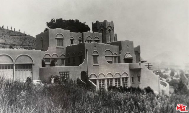 2707 Hermosita Drive, Glendale, CA 91208