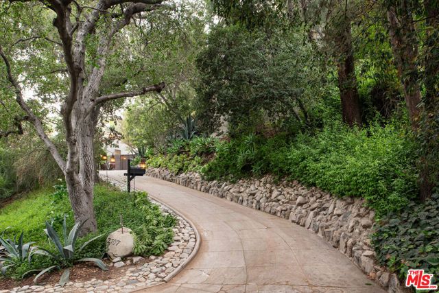 2707 Hermosita Drive, Glendale, CA 91208