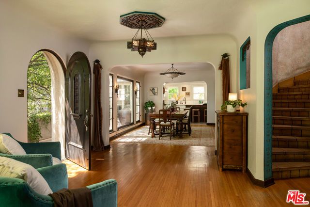 2707 Hermosita Drive, Glendale, CA 91208