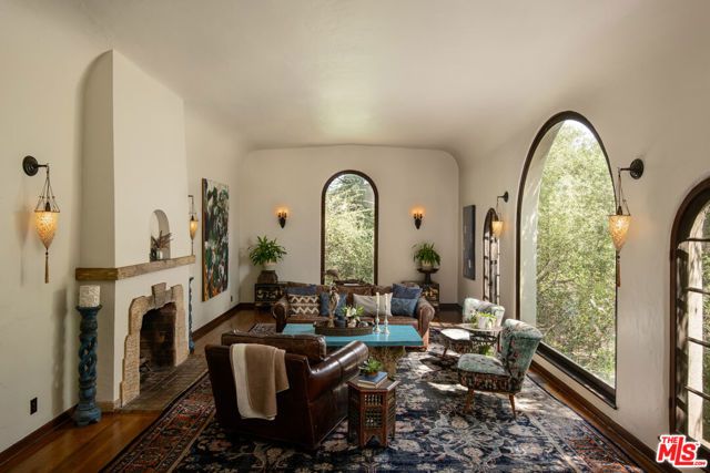 2707 Hermosita Drive, Glendale, CA 91208