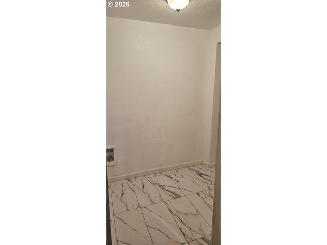 680 S 5TH St, Harrisburg, OR 97446
