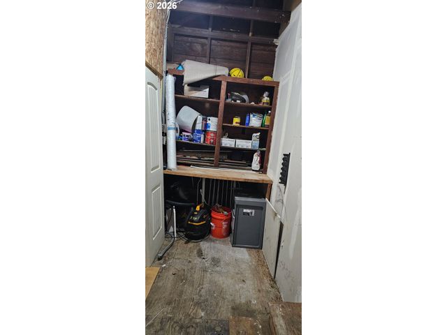 680 S 5TH St, Harrisburg, OR 97446