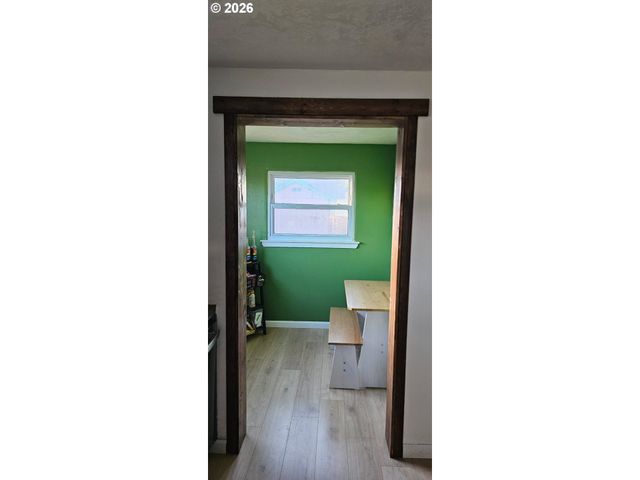 680 S 5TH St, Harrisburg, OR 97446