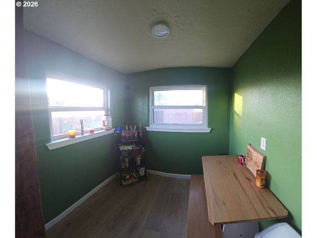680 S 5TH St, Harrisburg, OR 97446