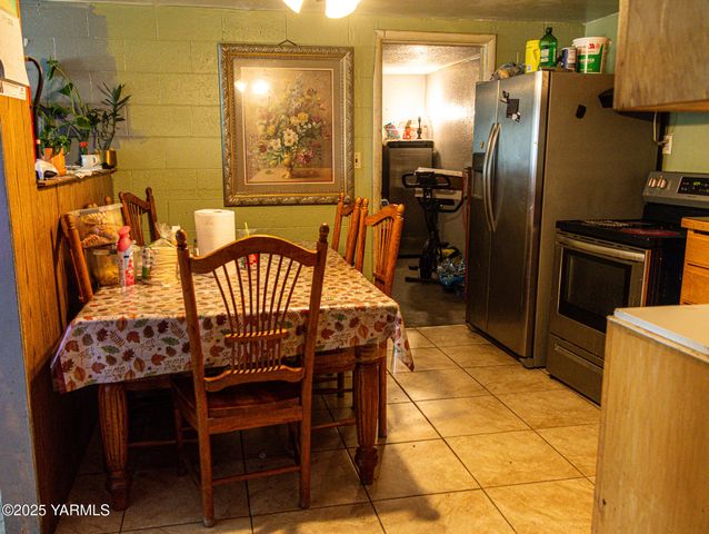 617 Ravine Dr, Sunnyside, WA 98944