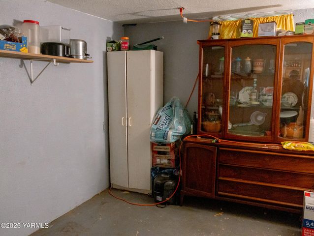 617 Ravine Dr, Sunnyside, WA 98944