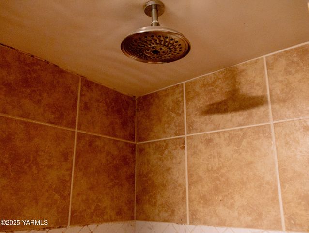 617 Ravine Dr, Sunnyside, WA 98944