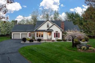 16 Hawkins Pond Lane, Salem, NH 03079