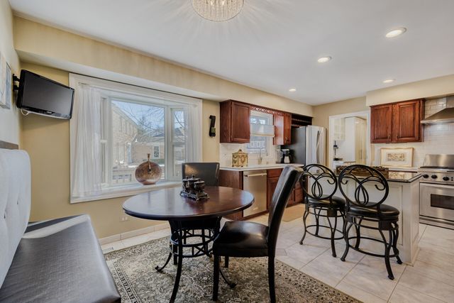 3881 Bordeaux Drive, Hoffman Estates, IL 60192