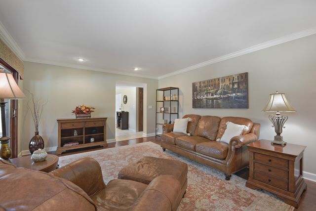 3881 Bordeaux Drive, Hoffman Estates, IL 60192