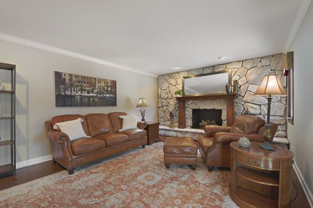 3881 Bordeaux Drive, Hoffman Estates, IL 60192