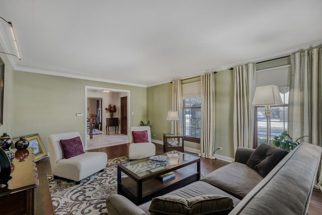 3881 Bordeaux Drive, Hoffman Estates, IL 60192