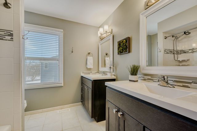 3881 Bordeaux Drive, Hoffman Estates, IL 60192