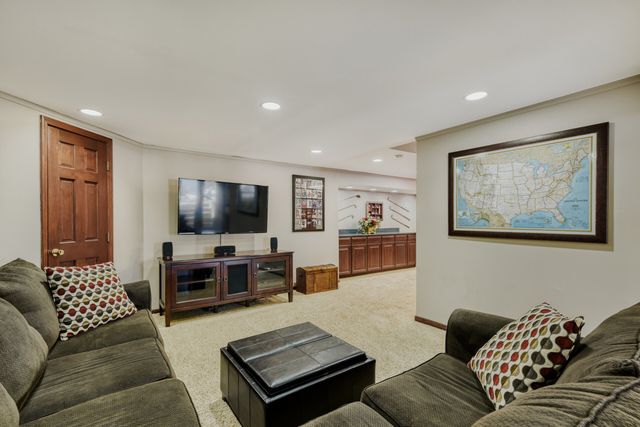 3881 Bordeaux Drive, Hoffman Estates, IL 60192