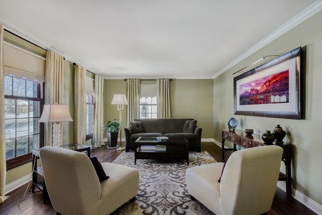 3881 Bordeaux Drive, Hoffman Estates, IL 60192