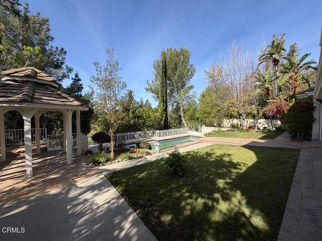 832 Greenridge Drive, La Canada Flintridge, CA 91011