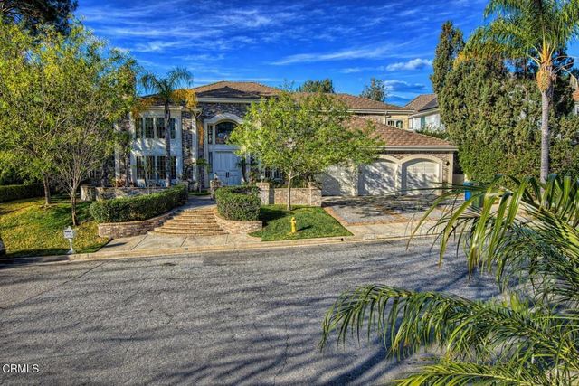 832 Greenridge Drive, La Canada Flintridge, CA 91011