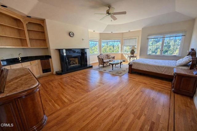 832 Greenridge Drive, La Canada Flintridge, CA 91011