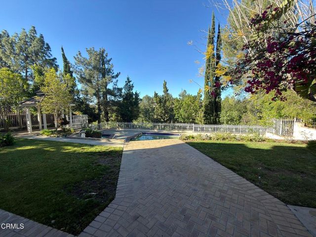 832 Greenridge Drive, La Canada Flintridge, CA 91011