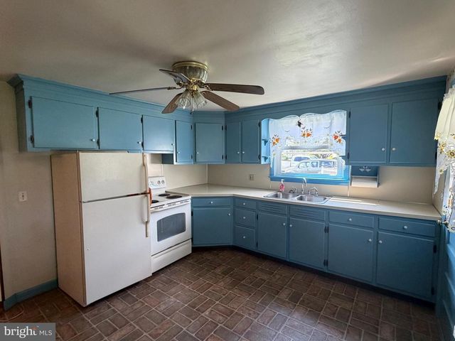 204 S SHERIDAN RD, Newmanstown, PA 17073