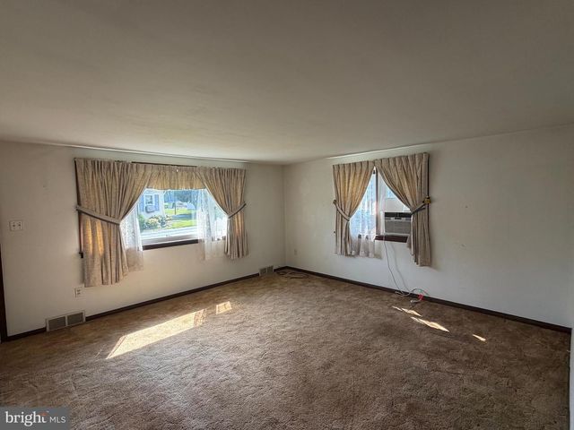 204 S SHERIDAN RD, Newmanstown, PA 17073