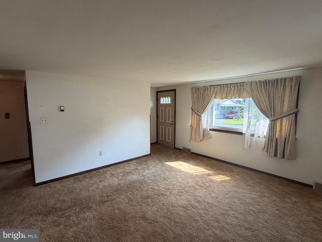 204 S SHERIDAN RD, Newmanstown, PA 17073