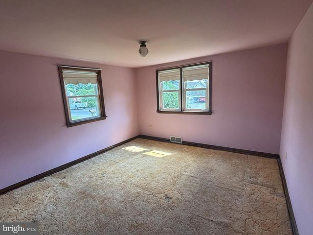 204 S SHERIDAN RD, Newmanstown, PA 17073