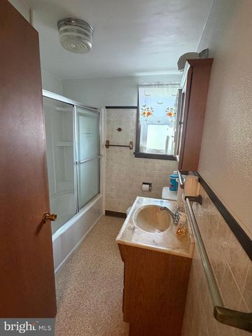 204 S SHERIDAN RD, Newmanstown, PA 17073