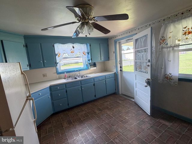 204 S SHERIDAN RD, Newmanstown, PA 17073