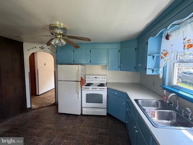 204 S SHERIDAN RD, Newmanstown, PA 17073