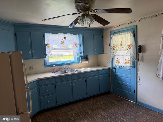 204 S SHERIDAN RD, Newmanstown, PA 17073