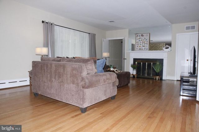 1018 MCCENEY AVE, Silver Spring, MD 20901