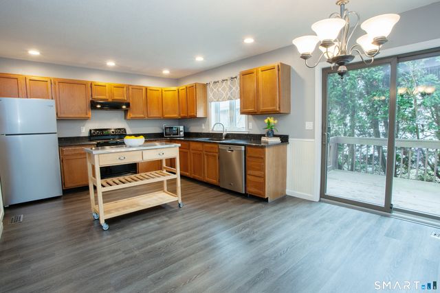 66 Woodcock Court 66, Windsor Locks, CT 06096