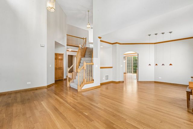 2570 N Jade Avenue, Arlington Heights, IL 60004