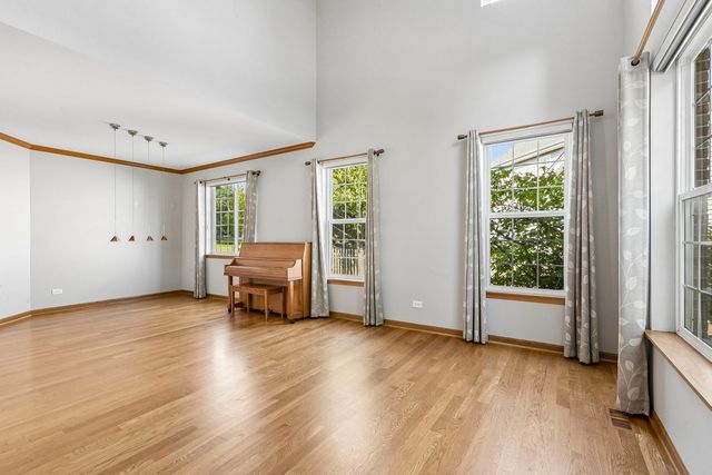 2570 N Jade Avenue, Arlington Heights, IL 60004