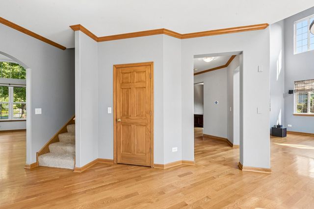 2570 N Jade Avenue, Arlington Heights, IL 60004