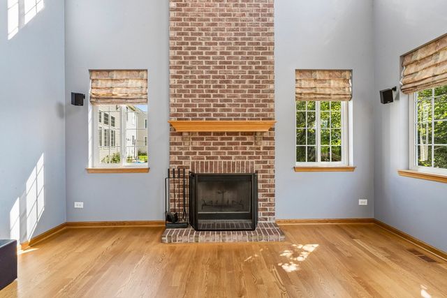 2570 N Jade Avenue, Arlington Heights, IL 60004