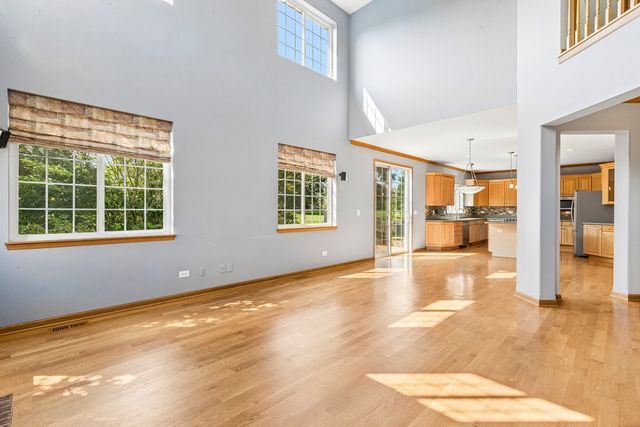 2570 N Jade Avenue, Arlington Heights, IL 60004