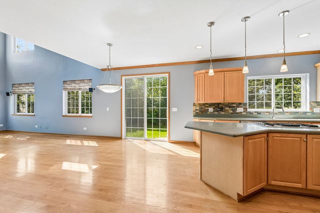 2570 N Jade Avenue, Arlington Heights, IL 60004