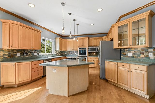 2570 N Jade Avenue, Arlington Heights, IL 60004