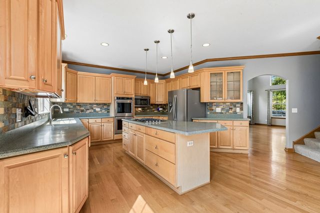 2570 N Jade Avenue, Arlington Heights, IL 60004